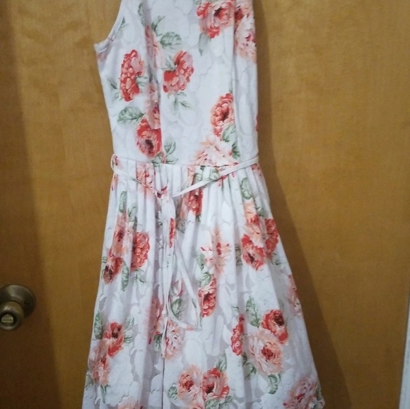 Charlotte Russe Floral Lace Dress - Picture 5 of 5